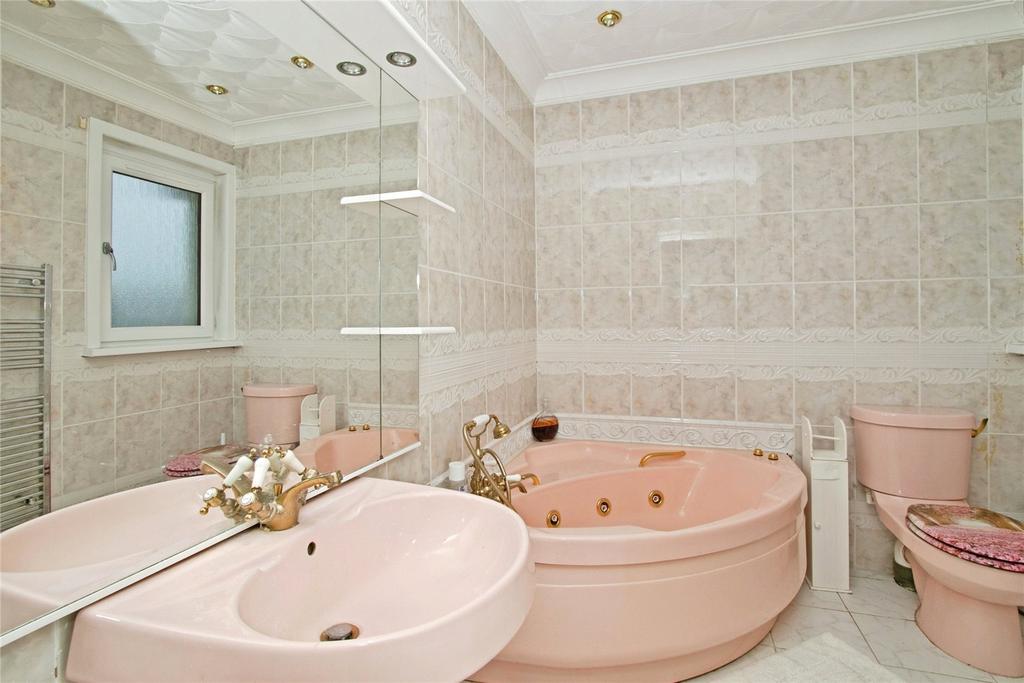 En Suite Bath Bed 1
