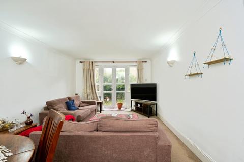 1 bedroom flat for sale, Samuel Gray Gardens, Kingston upon Thames, KT2