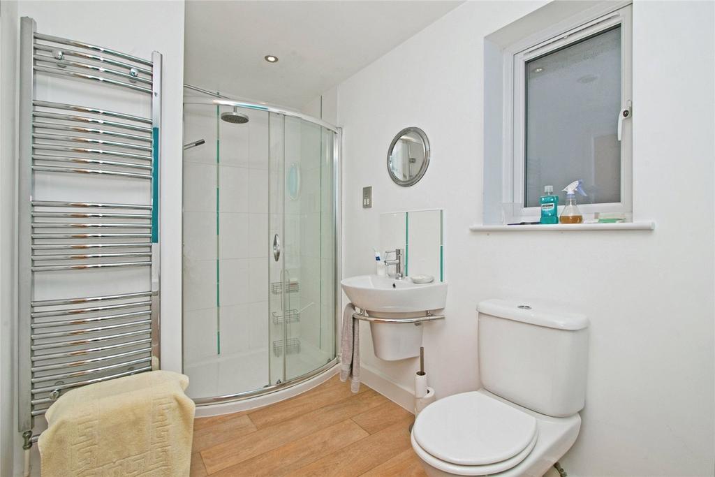 Shower/Bathroom