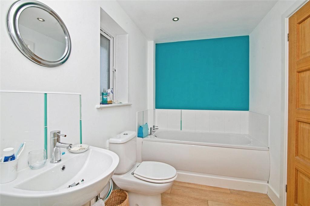 Shower/Bathroom