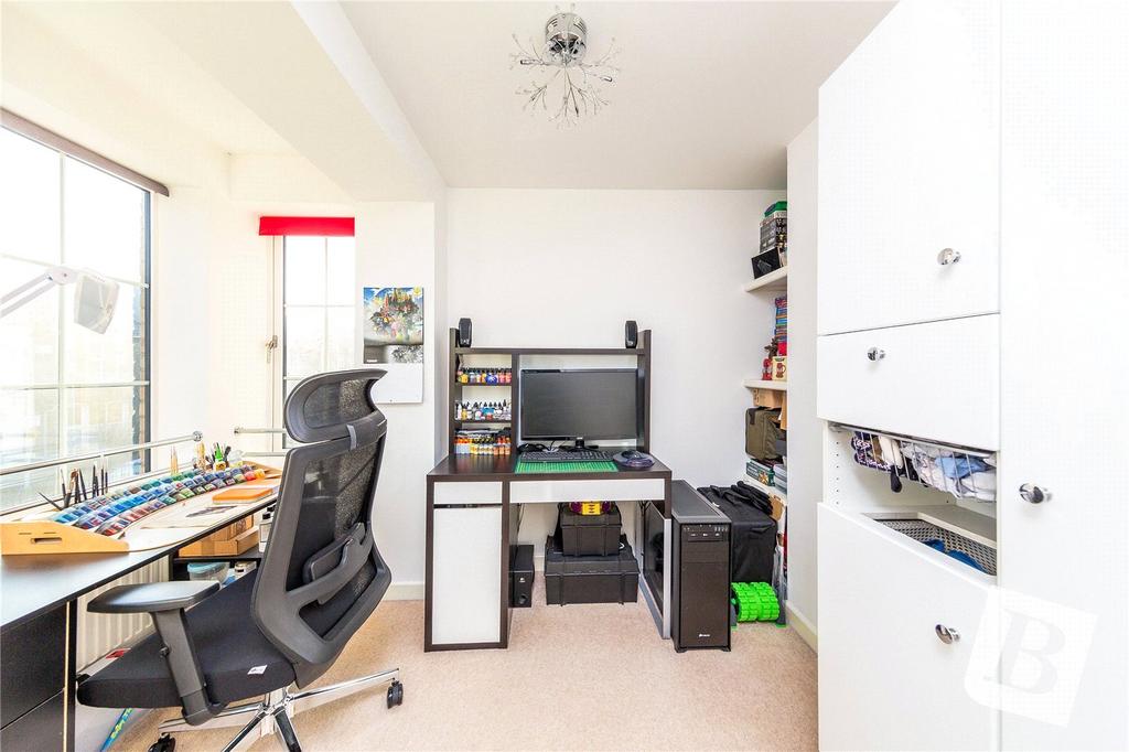 Bedroom / Study