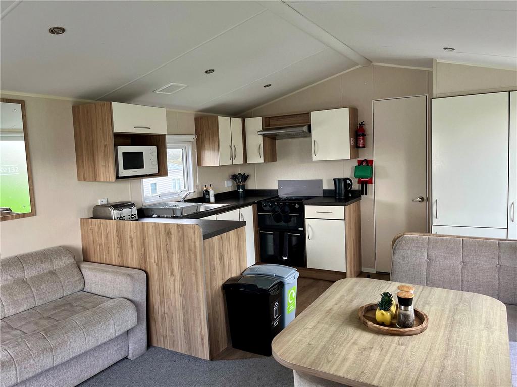Lounge/Kitchen