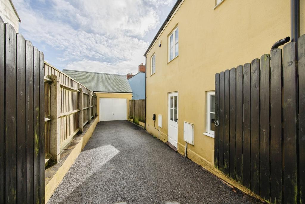 Rear Parking&amp; Garage