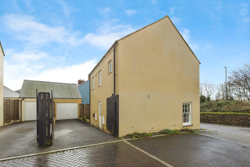 Rear Parking&amp; Garage