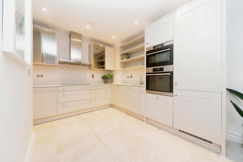 4 bedroom semi-detached house for sale, Consort Drive, Leatherhead, Surrey, KT22