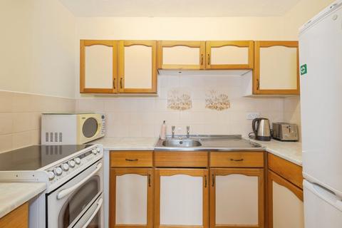 1 bedroom flat for sale, Holly Court, Belmont Road, Leatherhead, Surrey, KT22