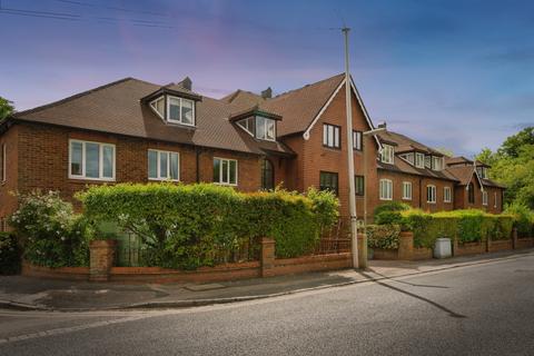 1 bedroom flat for sale, Holly Court, Belmont Road, Leatherhead, Surrey, KT22