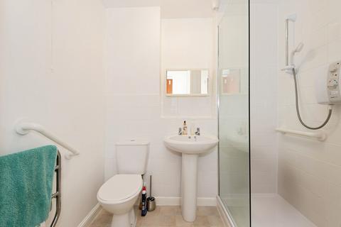 1 bedroom flat for sale, Holly Court, Belmont Road, Leatherhead, Surrey, KT22