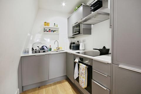 1 bedroom flat for sale, North Street, Leatherhead, Surrey, KT22