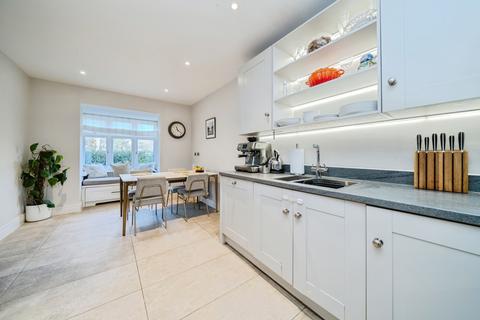 Consort Drive, Leatherhead, Surrey, KT22