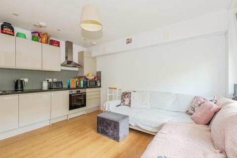 1 bedroom flat for sale, Challenge Court, Leatherhead, Surrey, KT22