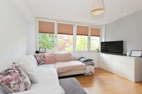 1 bedroom flat for sale, Challenge Court, Leatherhead, Surrey, KT22