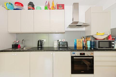 1 bedroom flat for sale, Challenge Court, Leatherhead, Surrey, KT22