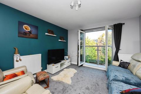 2 bedroom flat for sale, Highbury Drive, Leatherhead, Surrey, KT22