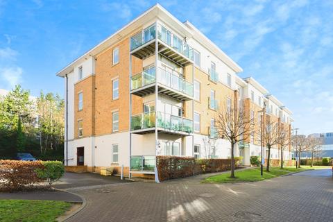 2 bedroom flat for sale, Highbury Drive, Leatherhead, Surrey, KT22