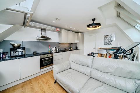 2 bedroom flat for sale, Challenge Court, Leatherhead, Surrey, KT22