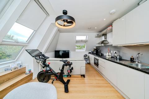 2 bedroom flat for sale, Challenge Court, Leatherhead, Surrey, KT22