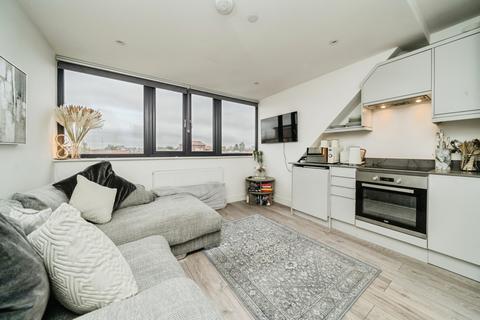 1 bedroom flat for sale, High Street, Leatherhead, Surrey, KT22