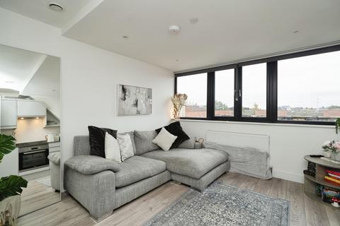 1 bedroom flat for sale, High Street, Leatherhead, Surrey, KT22