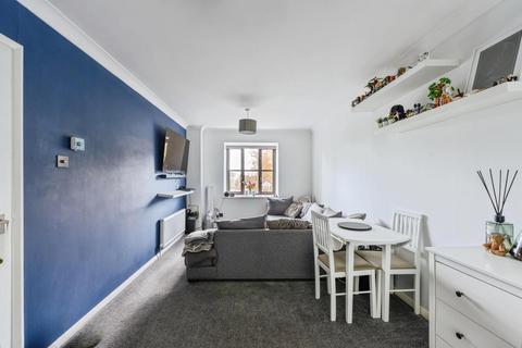 1 bedroom flat for sale, Epsom Road, Leatherhead, Surrey, KT22