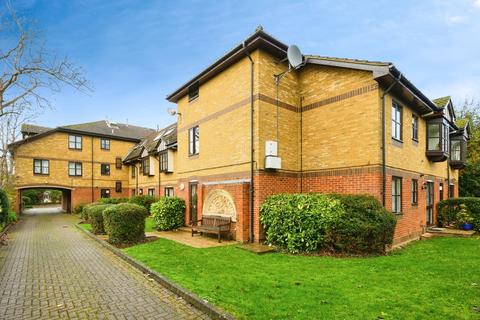 1 bedroom flat for sale, Epsom Road, Leatherhead, Surrey, KT22