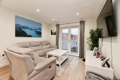 2 bedroom flat for sale, Thornton Close, Leatherhead, Surrey, KT22