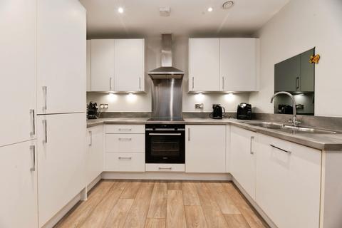 2 bedroom flat for sale, Thornton Close, Leatherhead, Surrey, KT22
