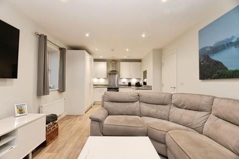 2 bedroom flat for sale, Thornton Close, Leatherhead, Surrey, KT22