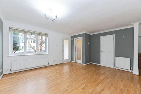 Elmer Mews, Fetcham, Leatherhead, Surrey, KT22