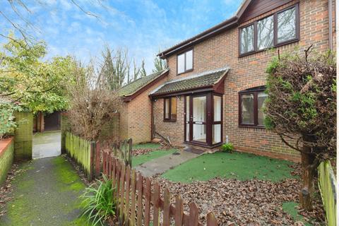 Elmer Mews, Fetcham, Leatherhead, Surrey, KT22