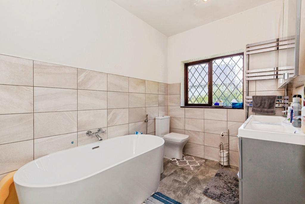 En-Suite 2