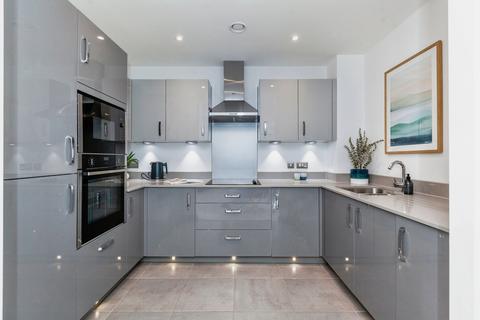2 bedroom flat for sale, Station Parade, Virginia Water, Surrey, GU25