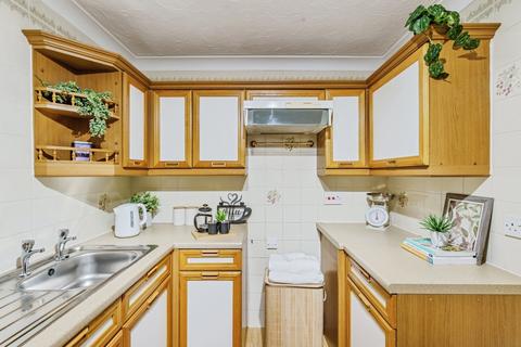2 bedroom flat for sale, Linkfield Lane, Redhill, Surrey, RH1