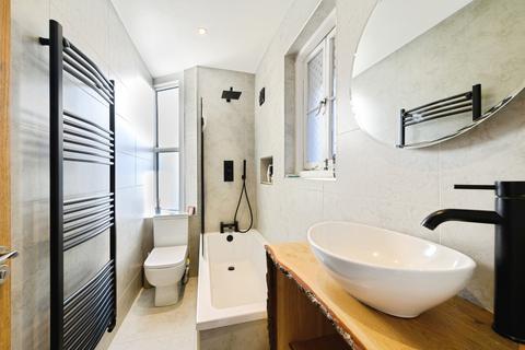 2 bedroom maisonette for sale, Gatton Park Road, Redhill, Surrey, RH1