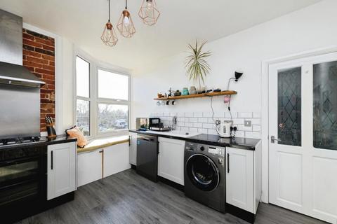 2 bedroom maisonette for sale, Gatton Park Road, Redhill, Surrey, RH1