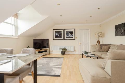 2 bedroom flat for sale, Ladbroke Road, Redhill, Surrey, RH1