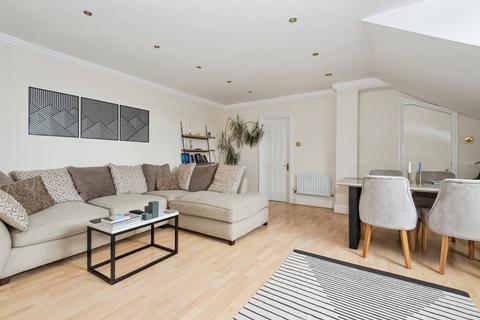 2 bedroom flat for sale, Ladbroke Road, Redhill, Surrey, RH1