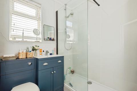 1 bedroom flat for sale, Mill Street, Redhill, Surrey, RH1