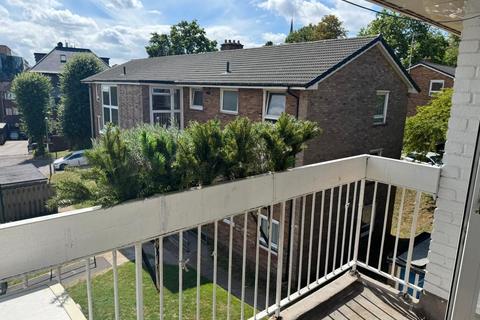 2 bedroom flat for sale, Carrington Close, Redhill, Surrey, RH1