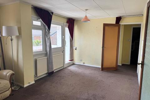 2 bedroom flat for sale, Carrington Close, Redhill, Surrey, RH1