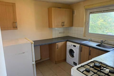 2 bedroom flat for sale, Carrington Close, Redhill, Surrey, RH1