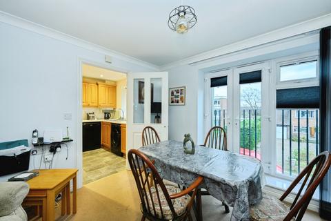 2 bedroom flat for sale, Ladbroke Road, Redhill, Surrey, RH1