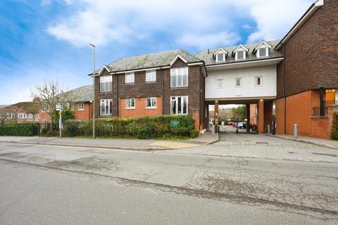 2 bedroom flat for sale, Ladbroke Road, Redhill, Surrey, RH1
