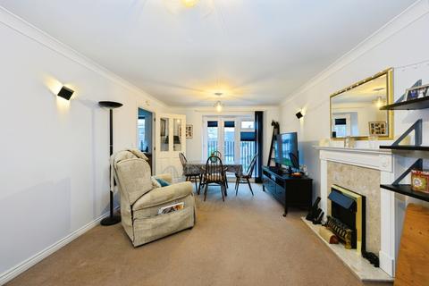 2 bedroom flat for sale, Ladbroke Road, Redhill, Surrey, RH1