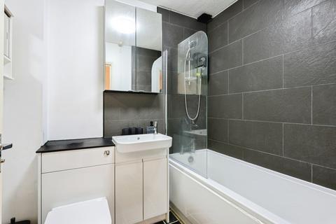 1 bedroom flat for sale, Garlands Road, Redhill, Surrey, RH1