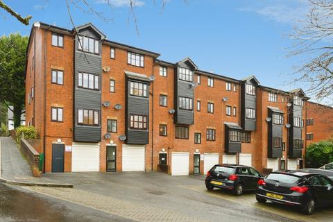 1 bedroom flat for sale, Garlands Road, Redhill, Surrey, RH1