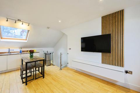 2 bedroom maisonette for sale, Garlands Road, Redhill, Surrey, RH1