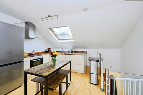 2 bedroom maisonette for sale, Garlands Road, Redhill, Surrey, RH1