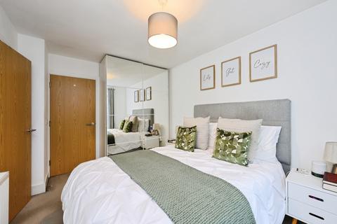 2 bedroom maisonette for sale, Canalside, Redhill, Surrey, RH1