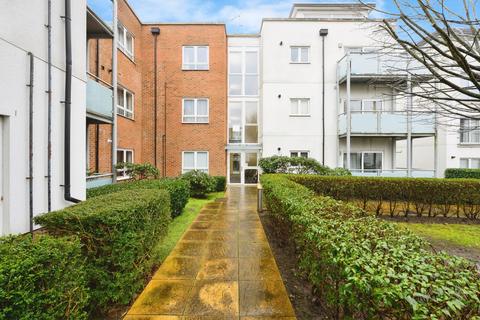 1 bedroom flat for sale, Canalside, Redhill, Surrey, RH1